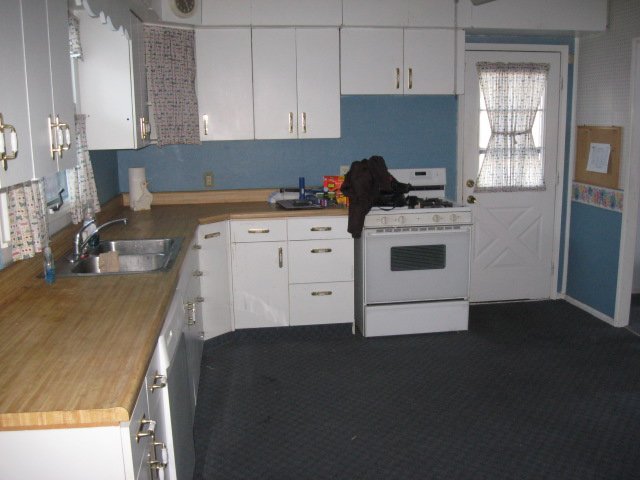 Property photo 12 - 3 Bedroom / 2 Bath Ranch - 1833 Rosemont Drive